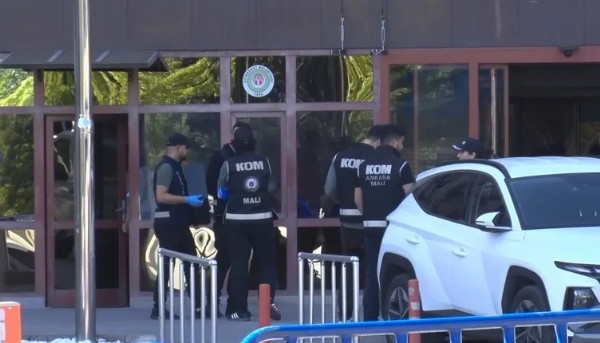 'Size İş Yaptırmayız' Tehdidi! Erdal Beşikçioğlu Rüşvet Vermeyen Vatandaşı Canından Bezdirdi